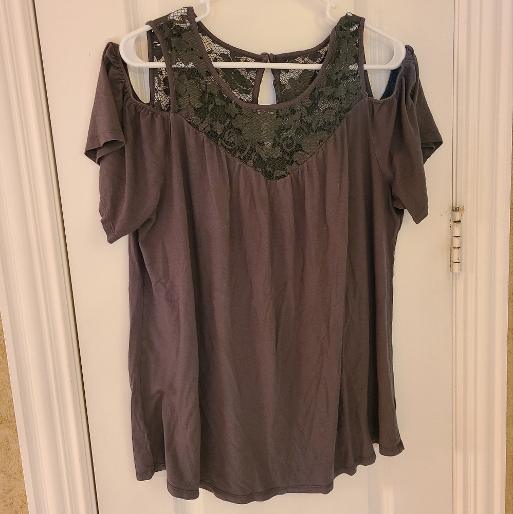 Torrid Lace Inset Shoulder Cut Out Keyhole Back Top Green